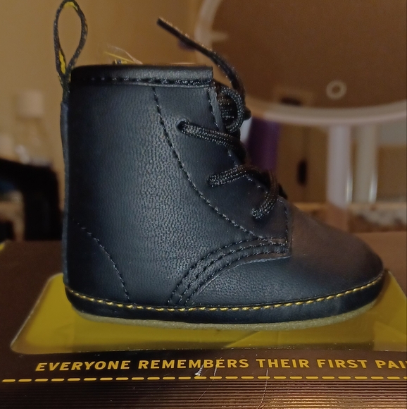 Toddler/baby black Dr. martens - Picture 1 of 4